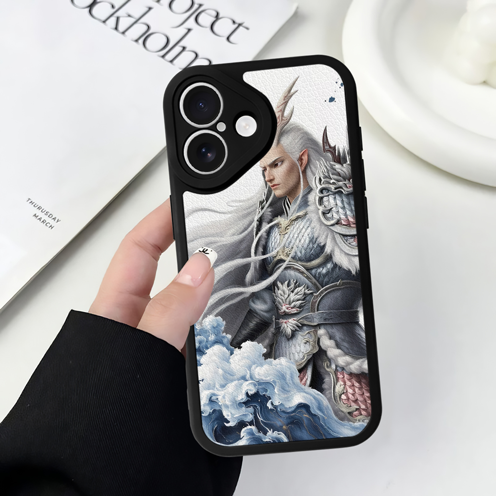 （画像用） Ne Zha 2 ナタ 魔童の大暴れ 【iPhone 16シリーズ対応】シリコンスマホケース（レザー調） 材質：シリコン
